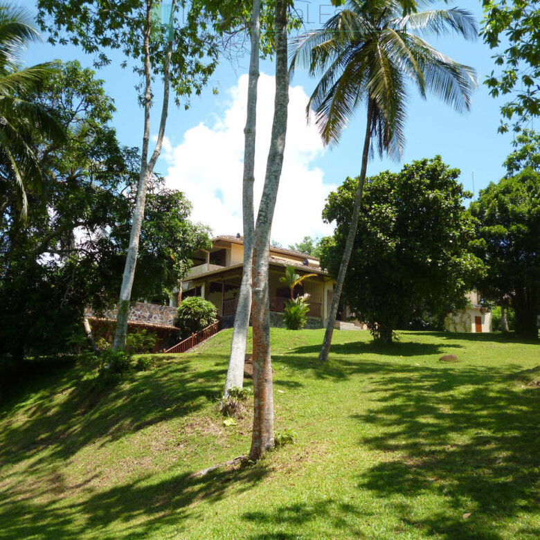 Koggala Lagoon Villa
