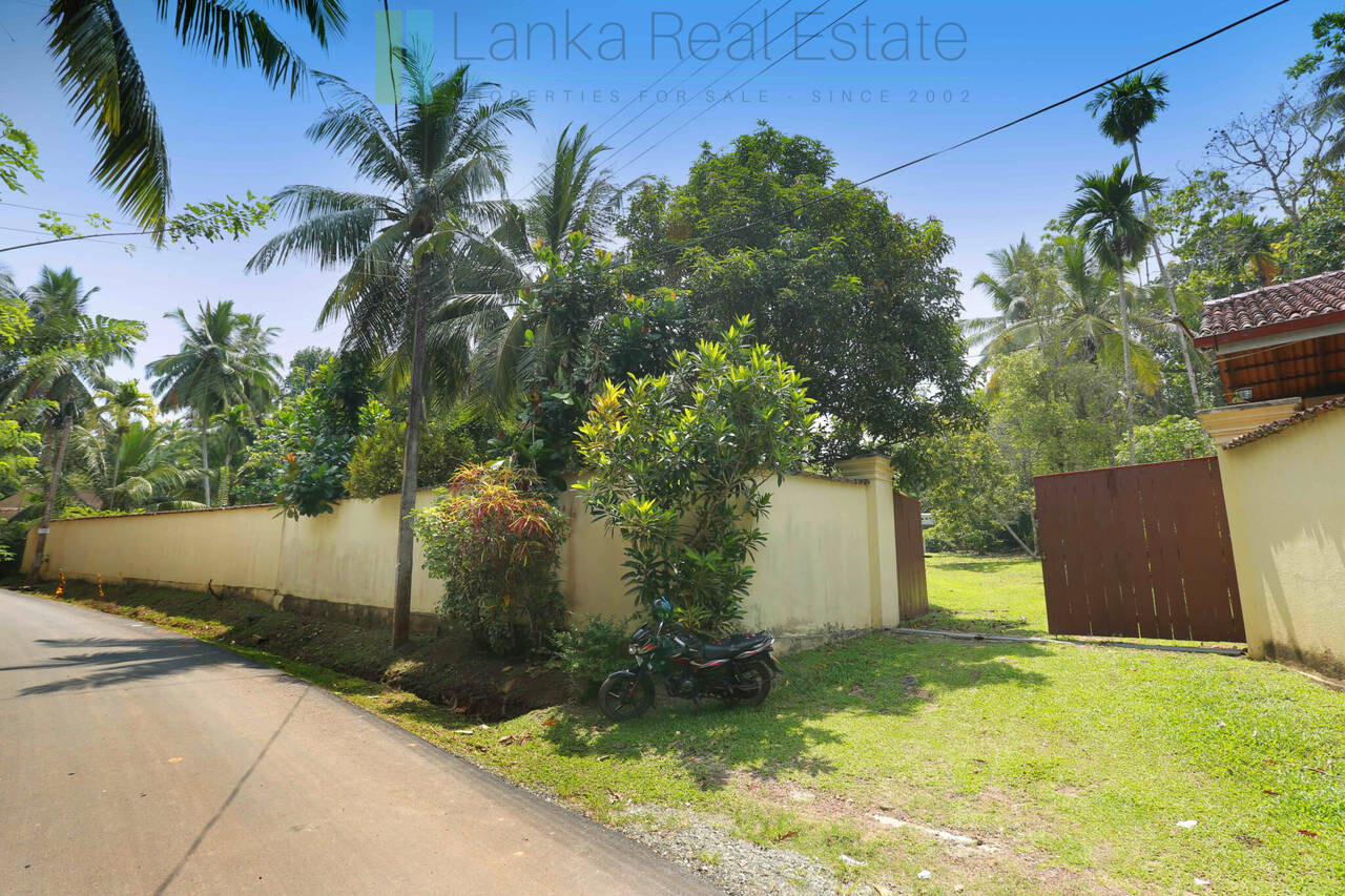 Villa development site near Talpe