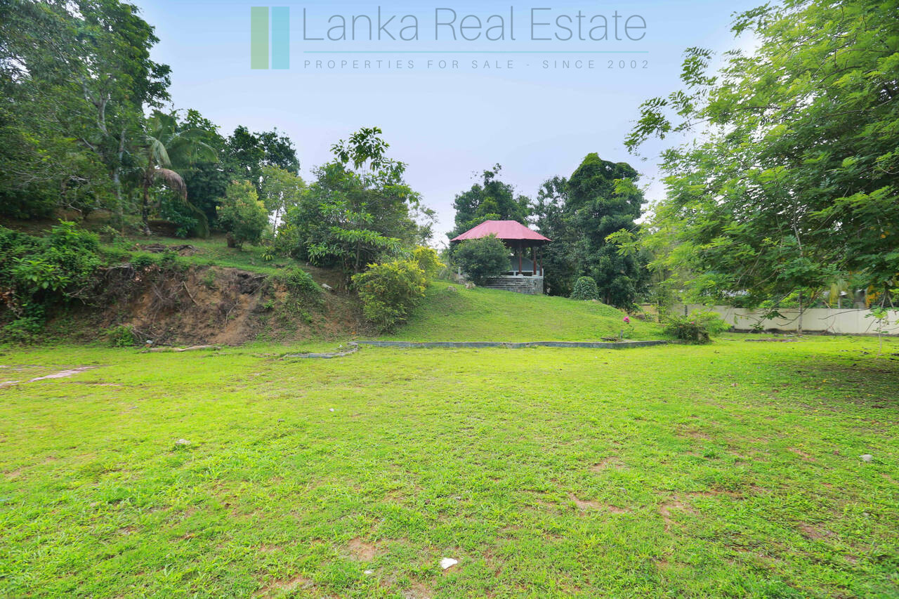 Villa development site near Talpe