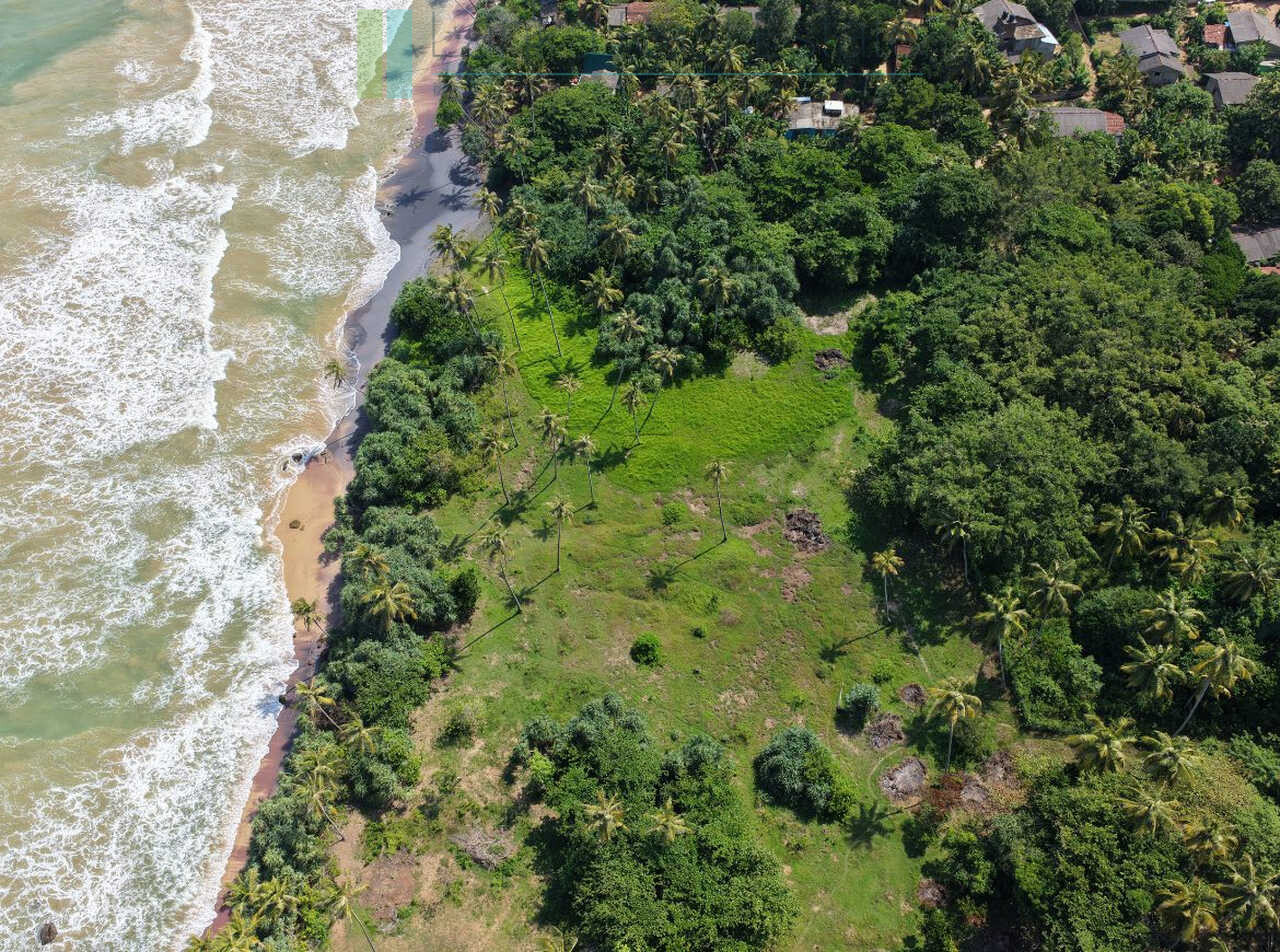 Stunning seven acre beachfront near Dikwella