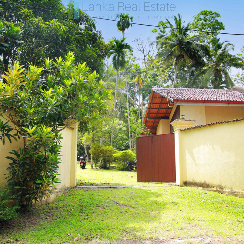Villa development site near Talpe