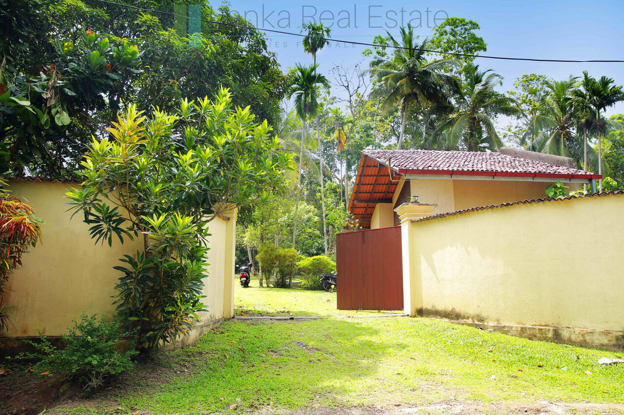 Villa development site near Talpe