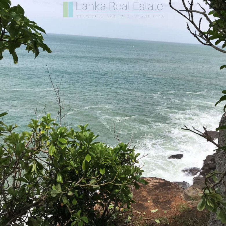 Huge clifftop development plot near Matara