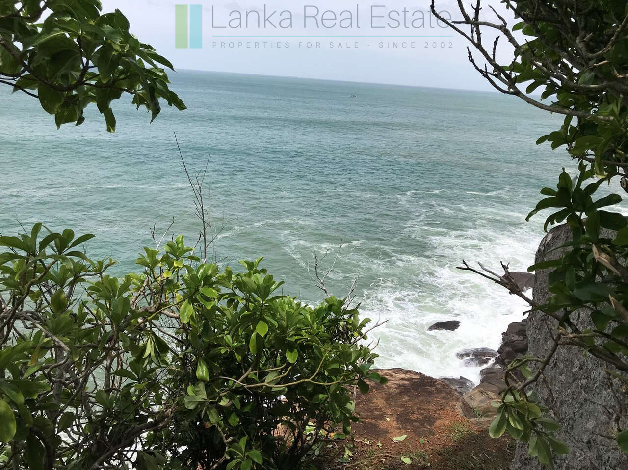 Huge clifftop development plot near Matara