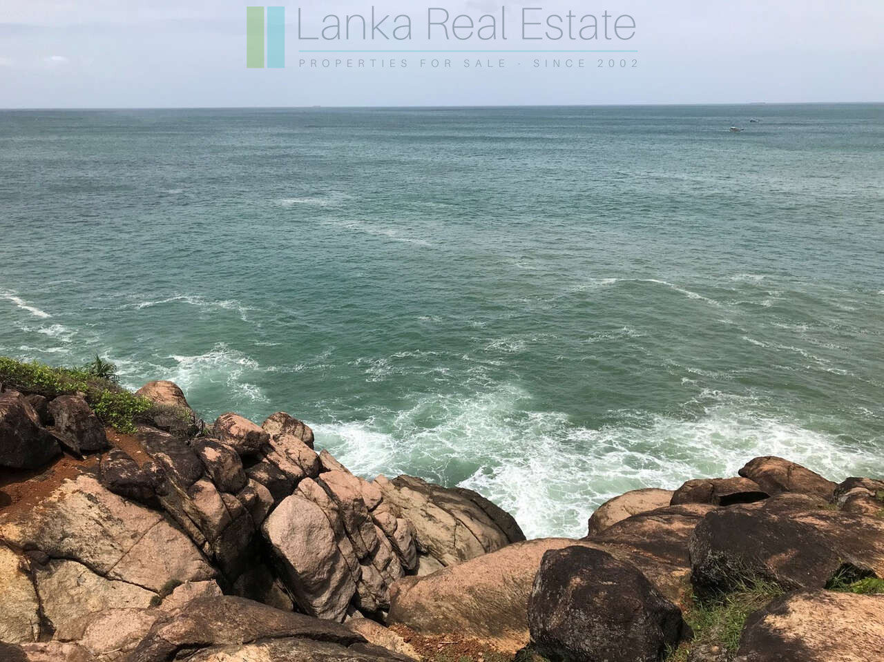 Huge clifftop development plot near Matara