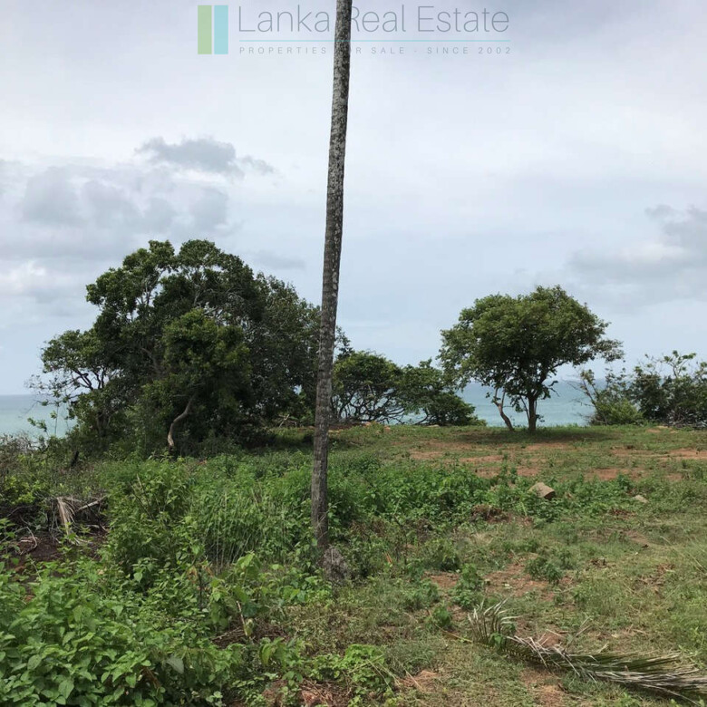 Huge clifftop development plot near Matara
