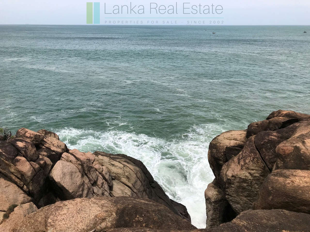 Huge clifftop development plot near Matara