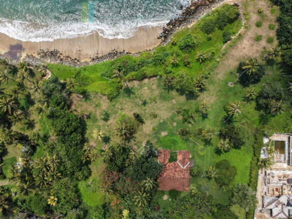 Lovely old house on enviable Weligama clifftop plot