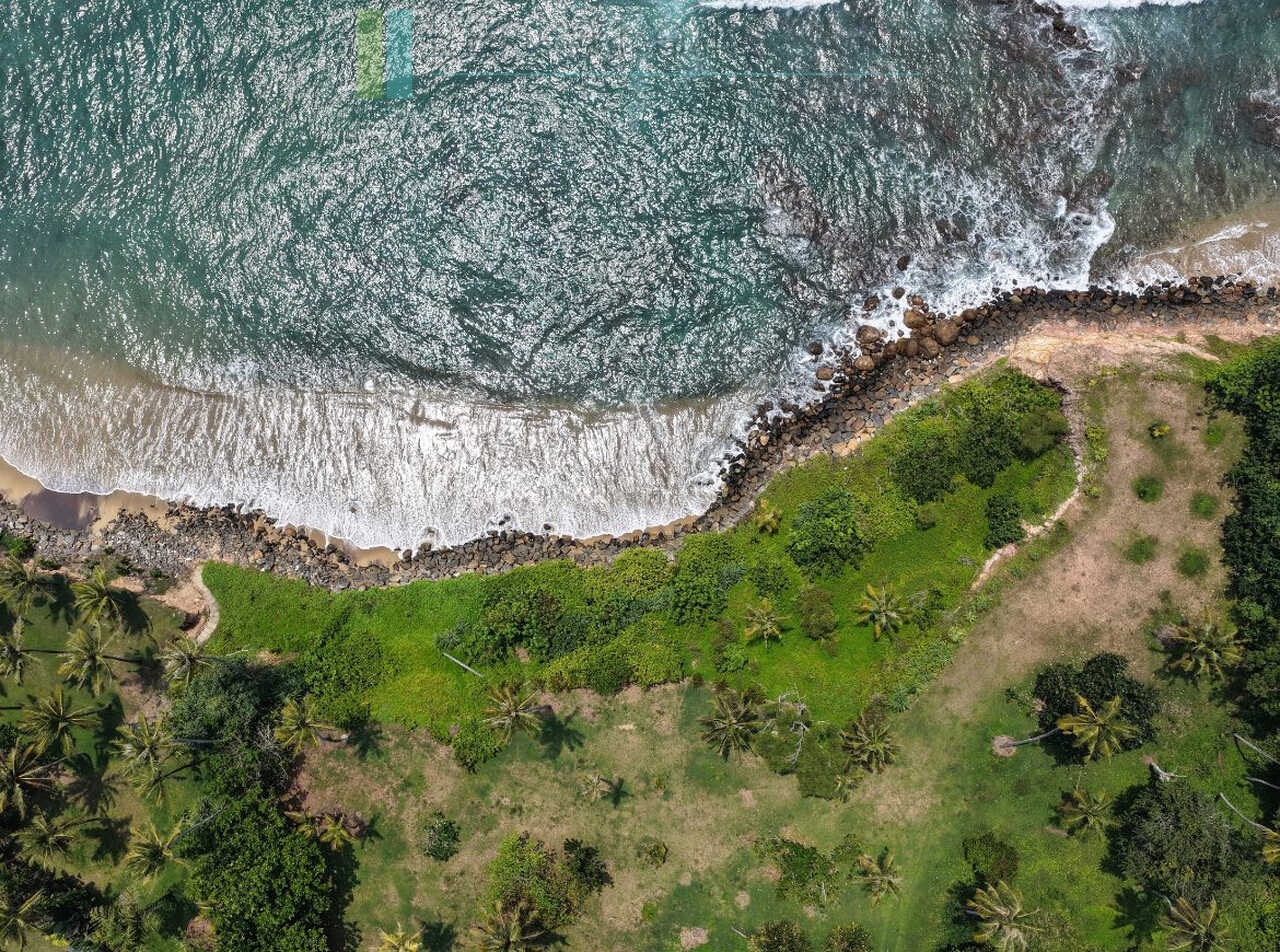 Lovely old house on enviable Weligama clifftop plot