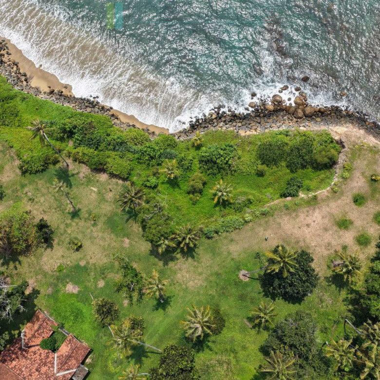 Lovely old house on enviable Weligama clifftop plot