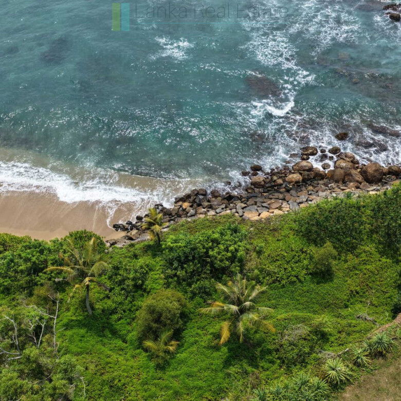 Lovely old house on enviable Weligama clifftop plot