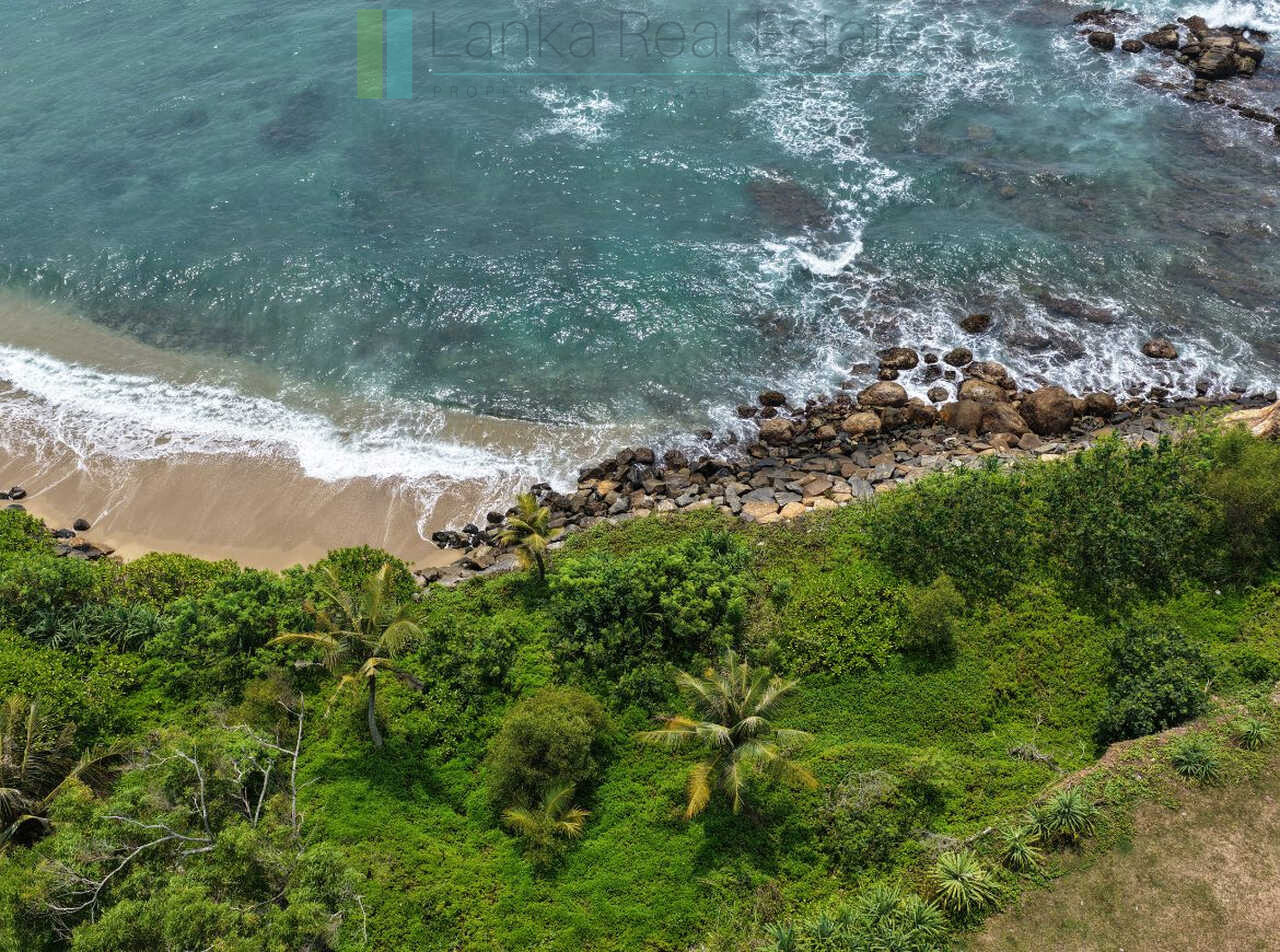 Lovely old house on enviable Weligama clifftop plot