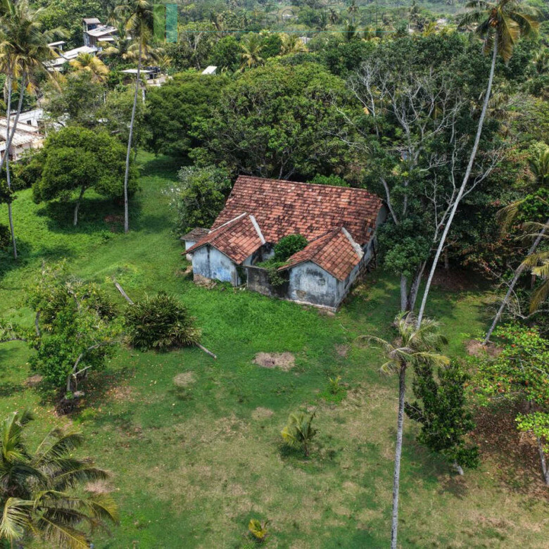 Lovely old house on enviable Weligama clifftop plot