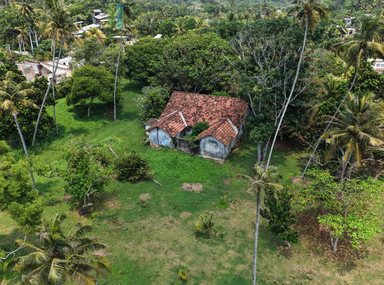 Lovely old house on enviable Weligama clifftop plot