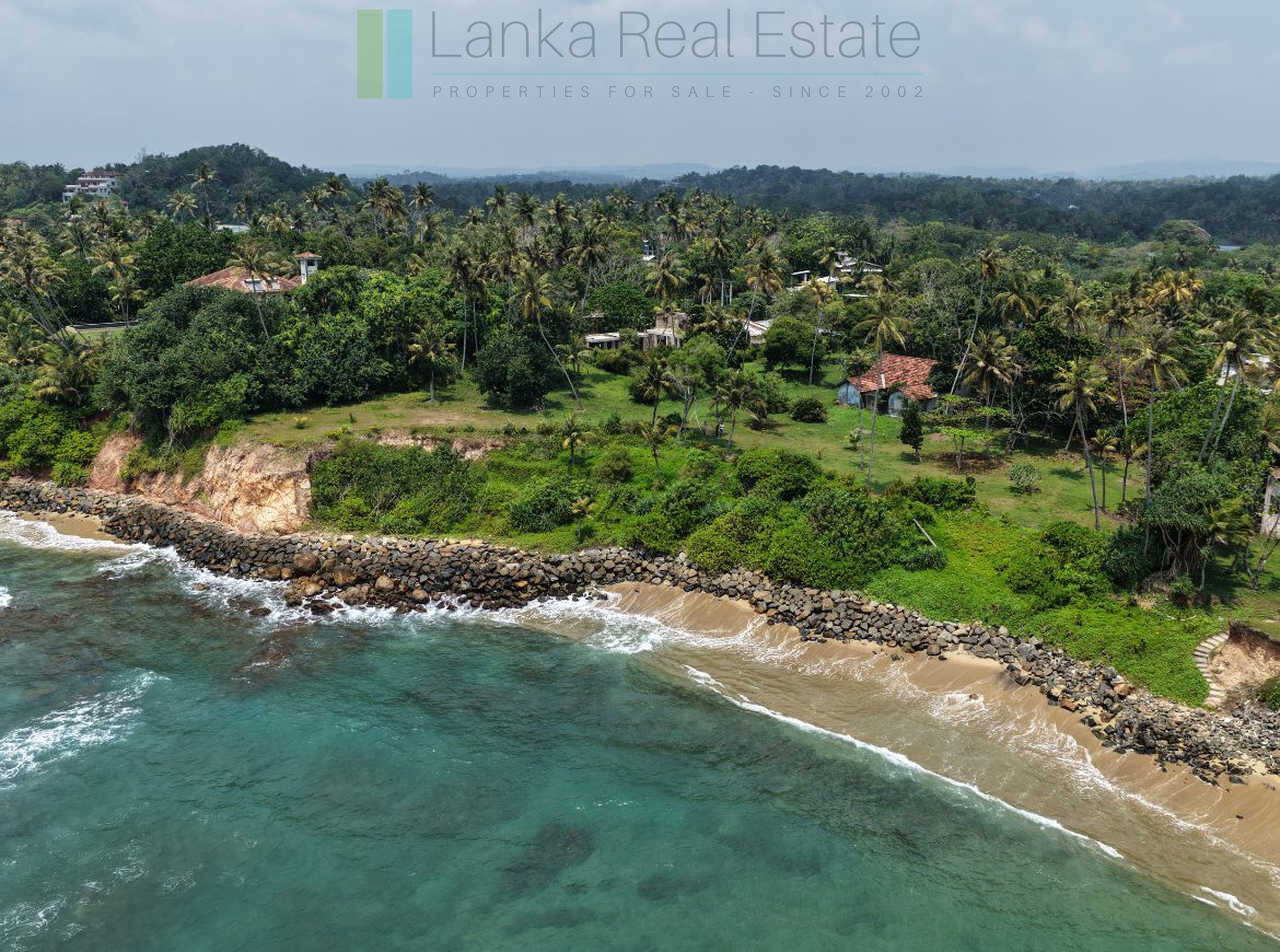 Lovely old house on enviable Weligama clifftop plot