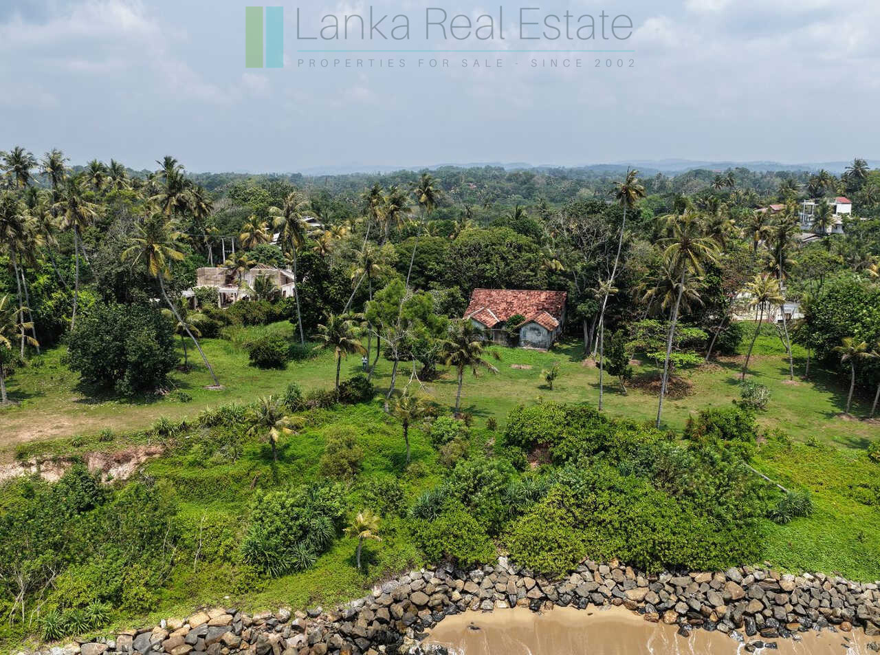 Lovely old house on enviable Weligama clifftop plot