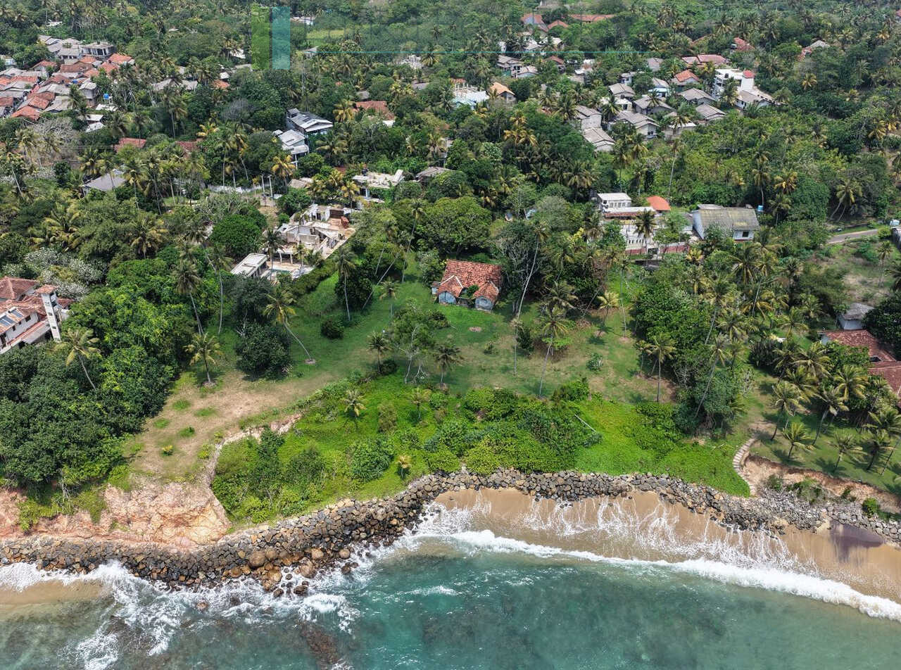 Lovely old house on enviable Weligama clifftop plot