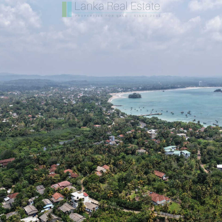 Lovely old house on enviable Weligama clifftop plot