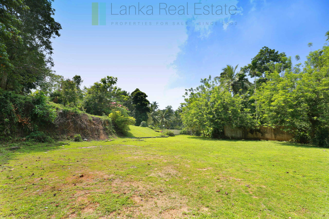 Villa development site near Talpe