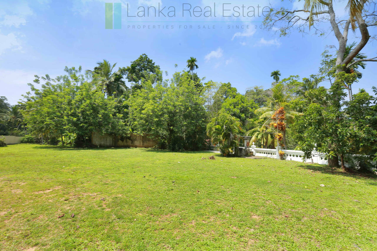 Villa development site near Talpe