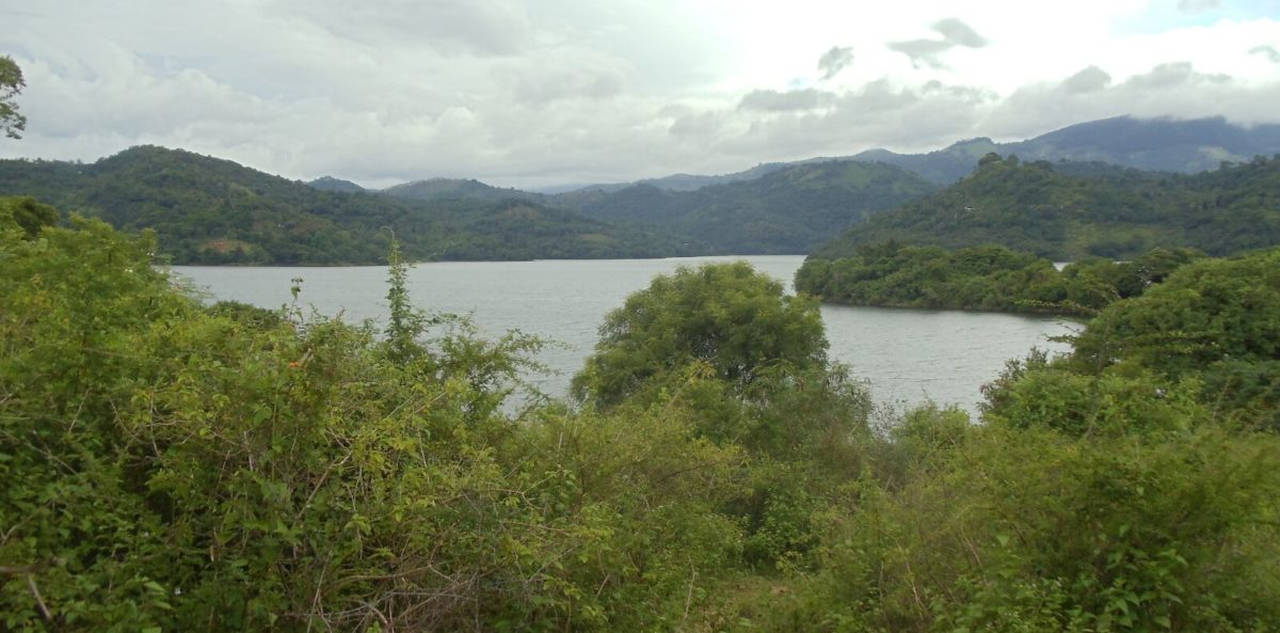 Lakefront property in Hill Country