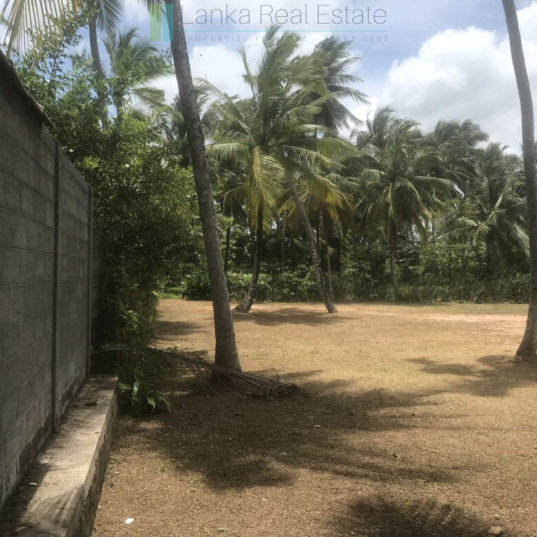 Riverfront building plot near Unawatuna