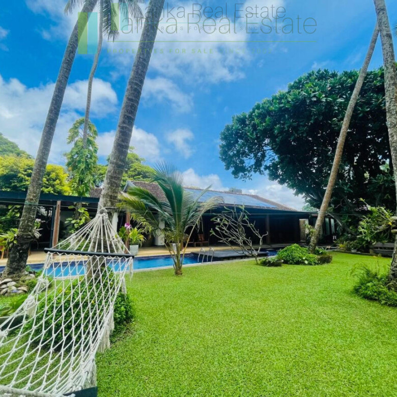 Luxury beachfront villa near Bentota