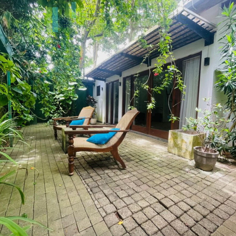 Luxury beachfront villa near Bentota