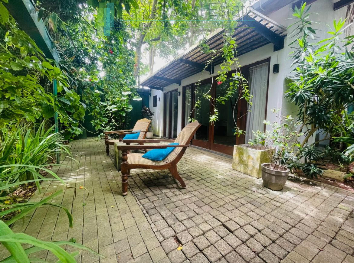 Luxury beachfront villa near Bentota