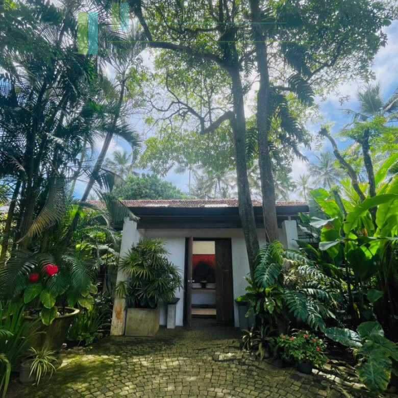 Luxury beachfront villa near Bentota
