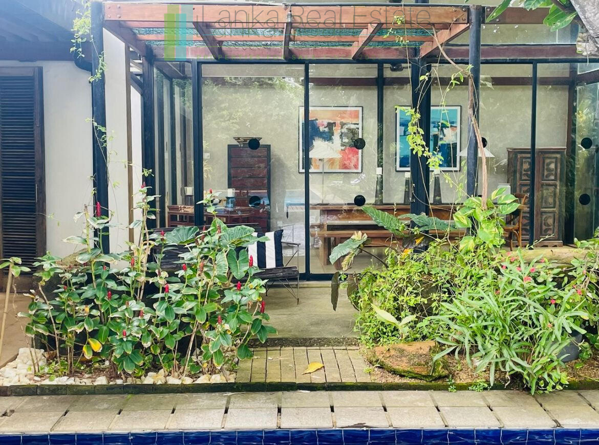 Luxury beachfront villa near Bentota