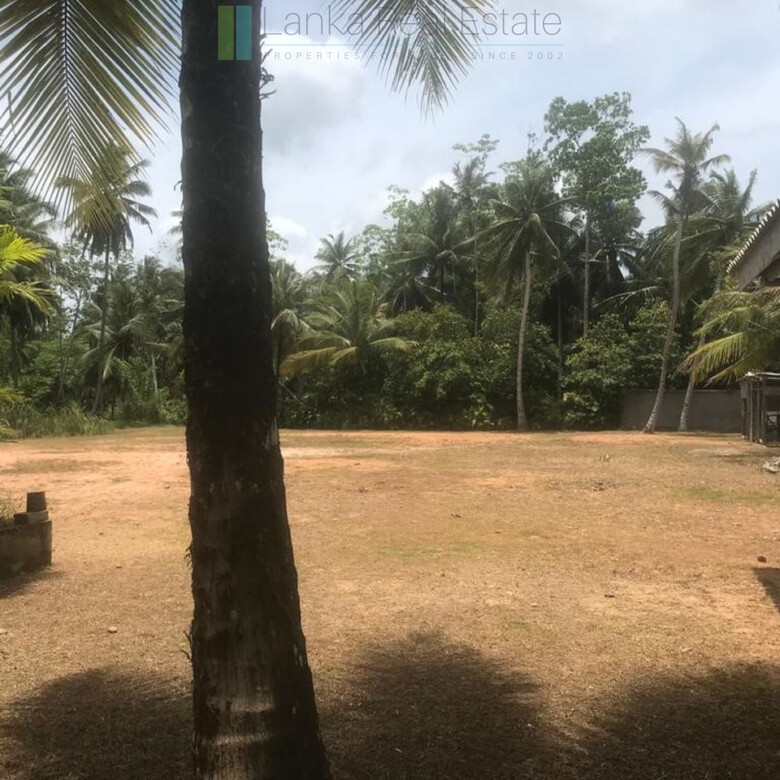 Riverfront building plot near Unawatuna
