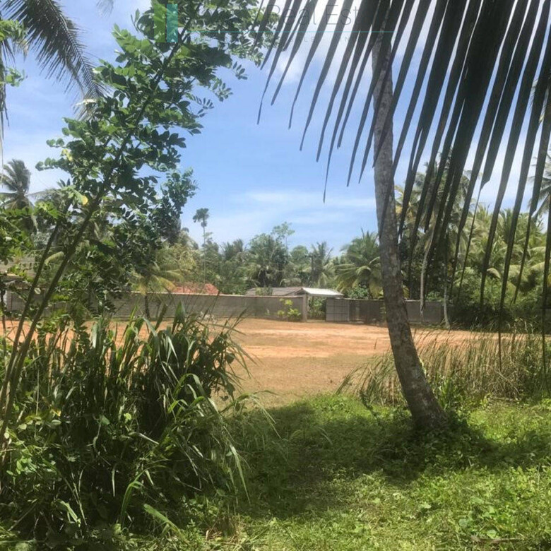 Riverfront building plot near Unawatuna