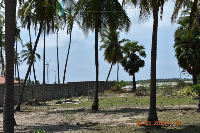 Six acres at a kite surfing location near Kalpitiya