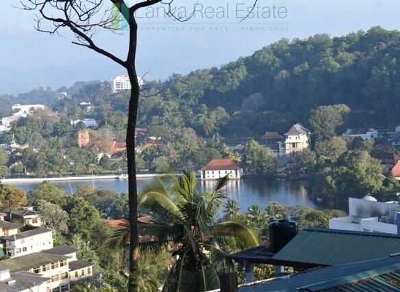 Six acres overlooking Kandy Lake