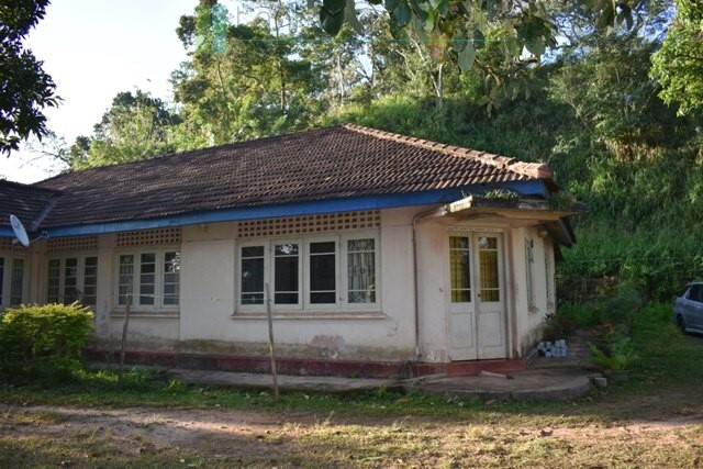 Six acres overlooking Kandy Lake