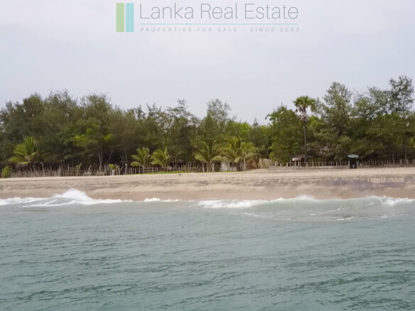 Small beachfront plot in Arugam Bay