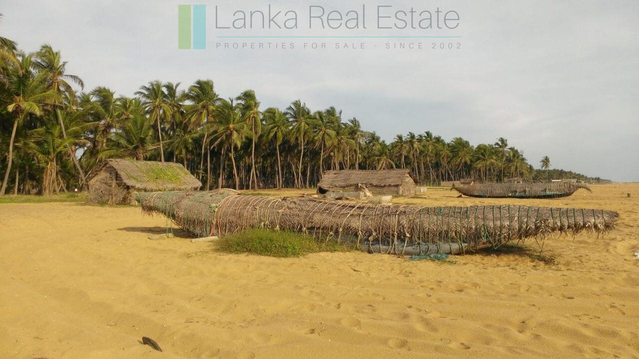 Beachfront plot near Kalpitiya