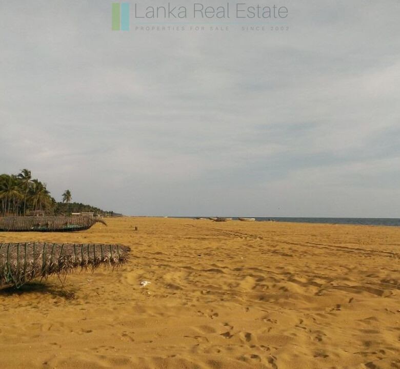 Beachfront plot near Kalpitiya