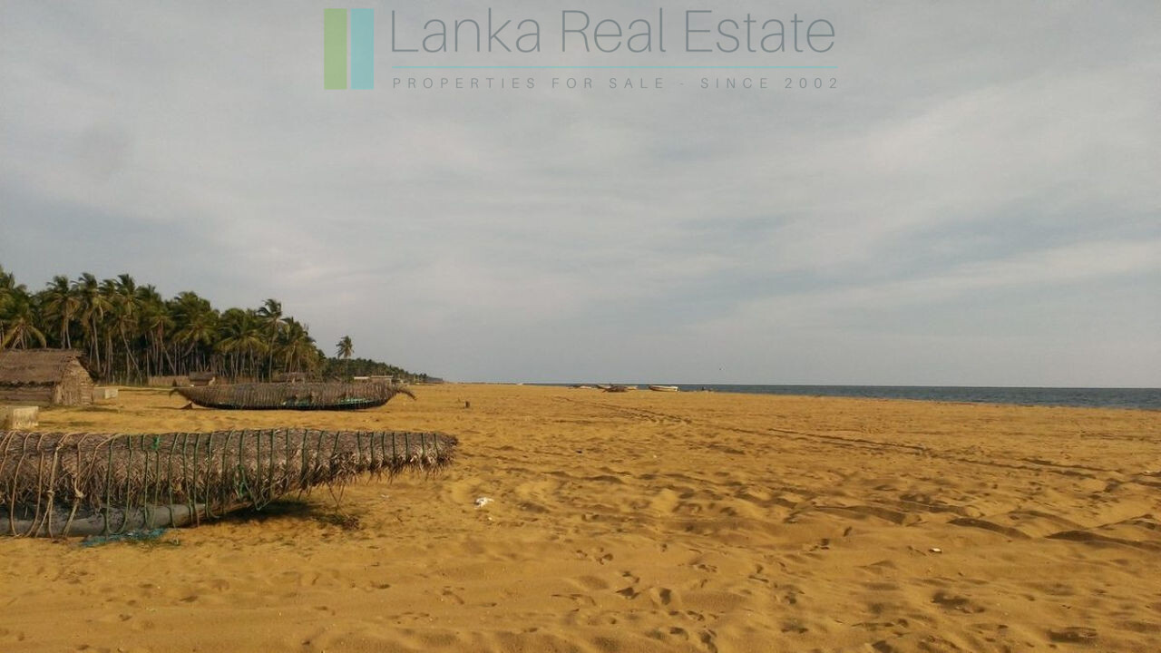 Beachfront plot near Kalpitiya