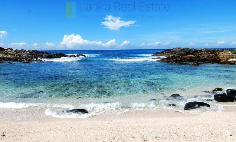 Blue Beach Island, Nilwella, Hiriketiya