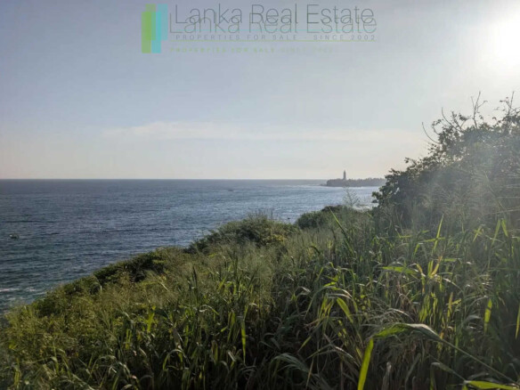 Huge clifftop development plot near Matara