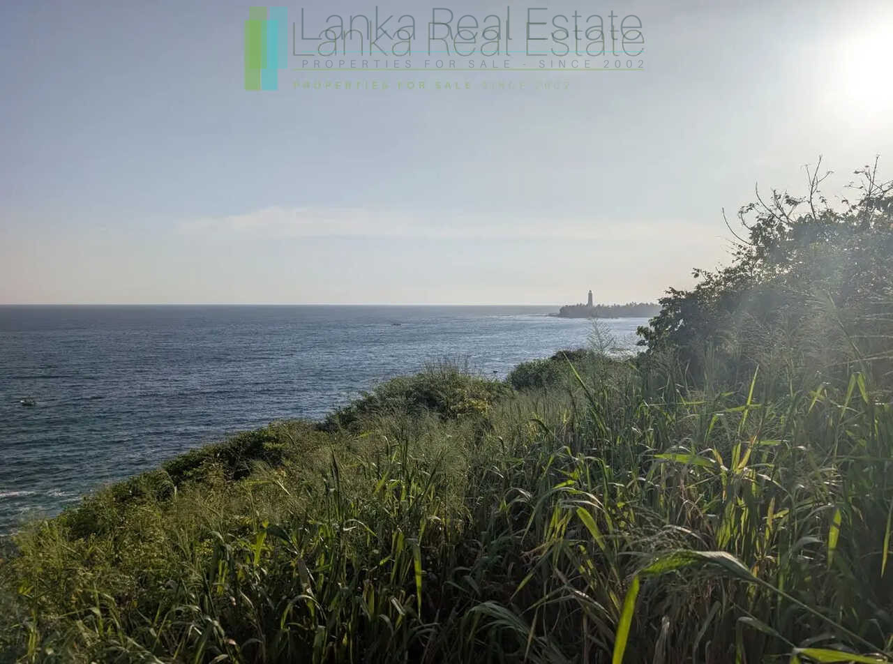 Huge clifftop development plot near Matara