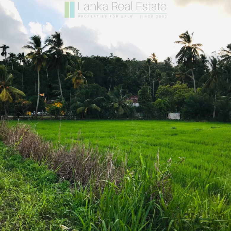 Old house with land in Unawatuna