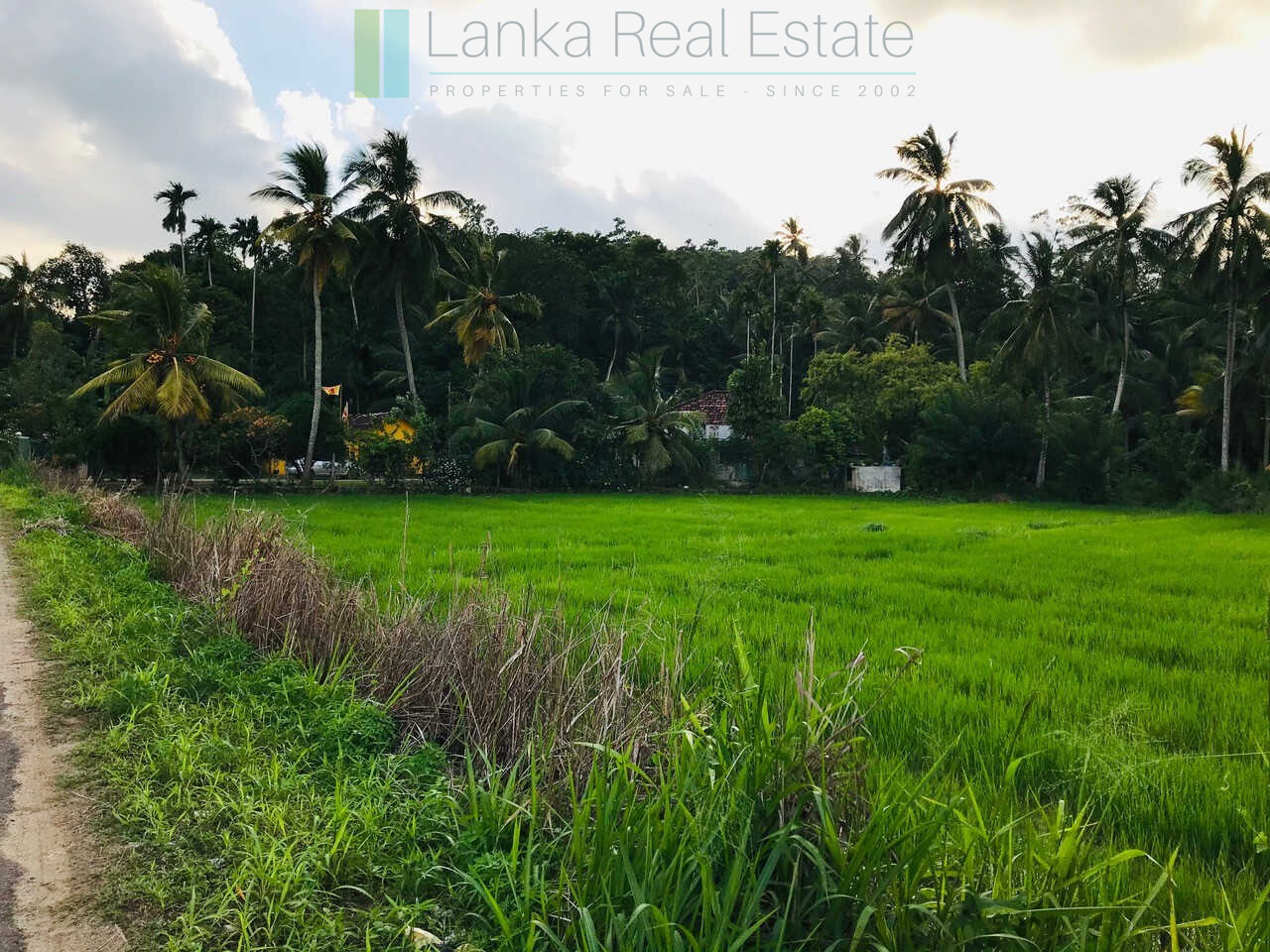 Old house with land in Unawatuna