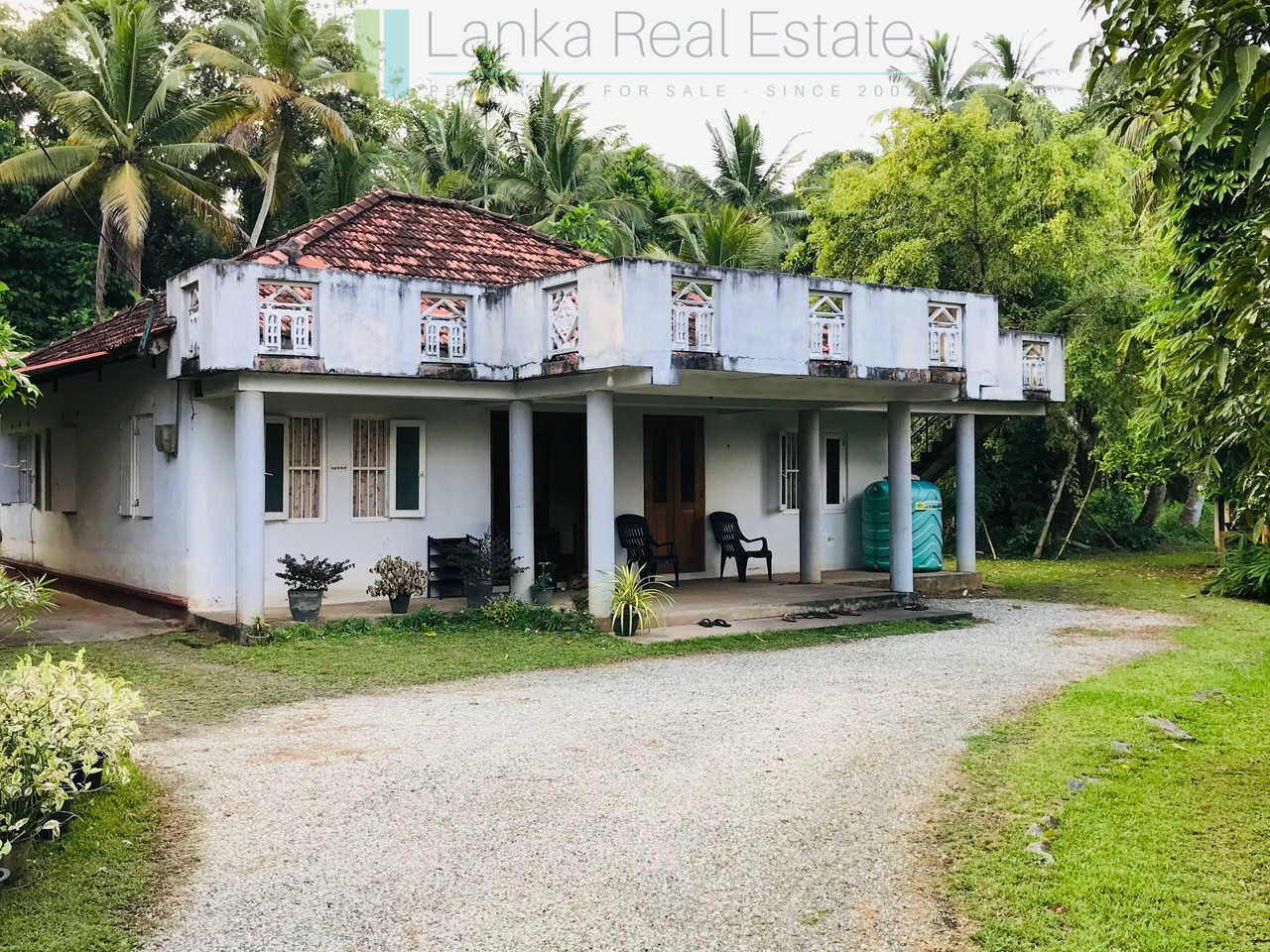 Old house with land in Unawatuna