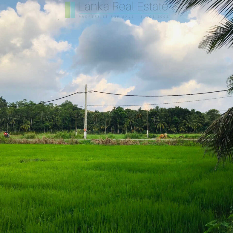 Old house with land in Unawatuna