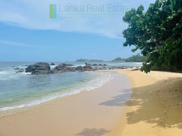 Fifty perch plot with access to a swimming beach