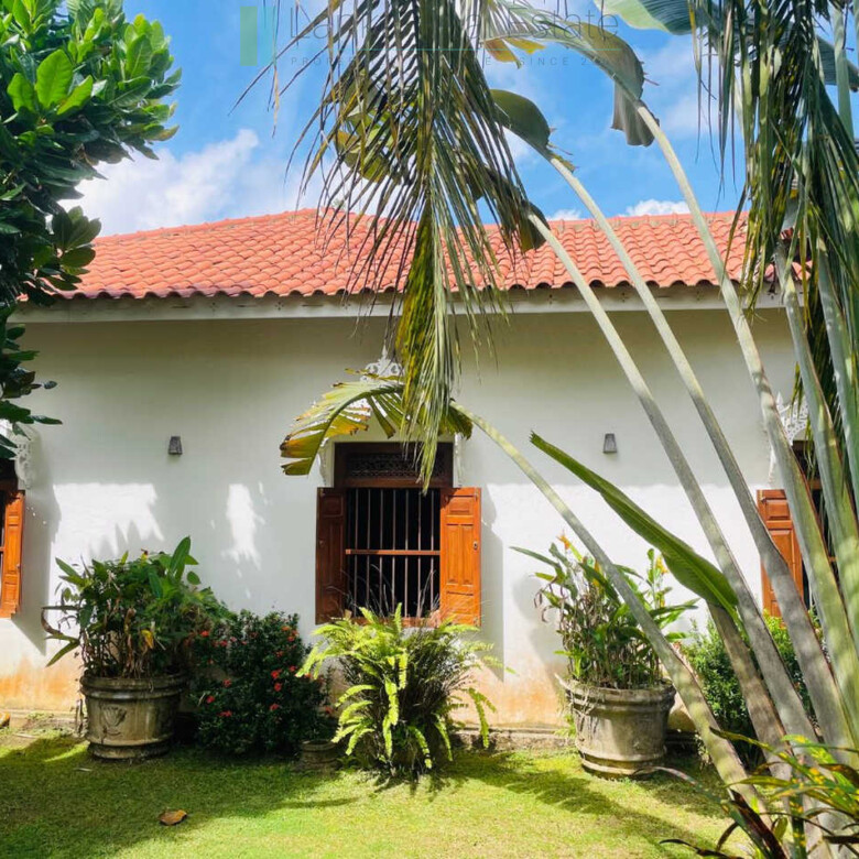 Attractive colonial villa in Hikkaduwa