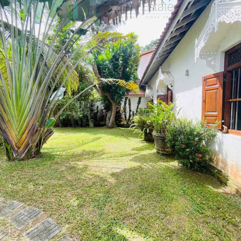 Attractive colonial villa in Hikkaduwa
